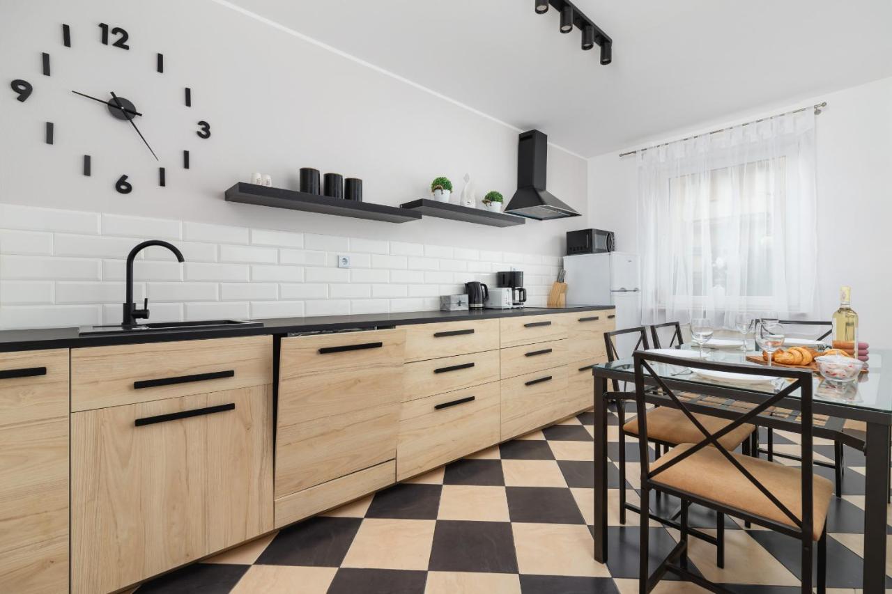 Pleasant Apartment With Terrace Cracow By Noclegi Renters Kraków Zewnętrze zdjęcie