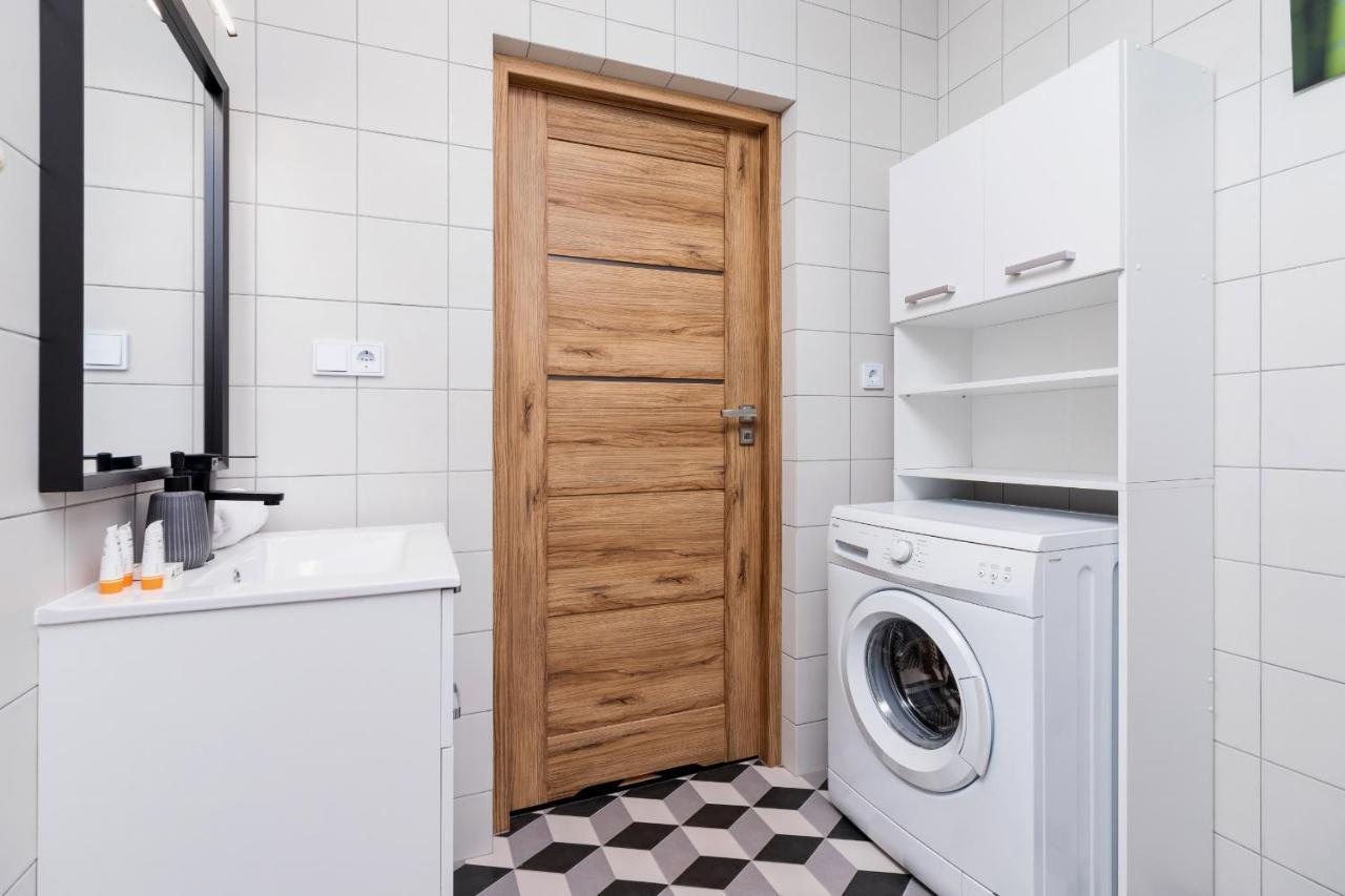 Pleasant Apartment With Terrace Cracow By Noclegi Renters Kraków Zewnętrze zdjęcie